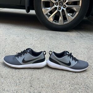 Nike Roshe Run golf grey size 9.